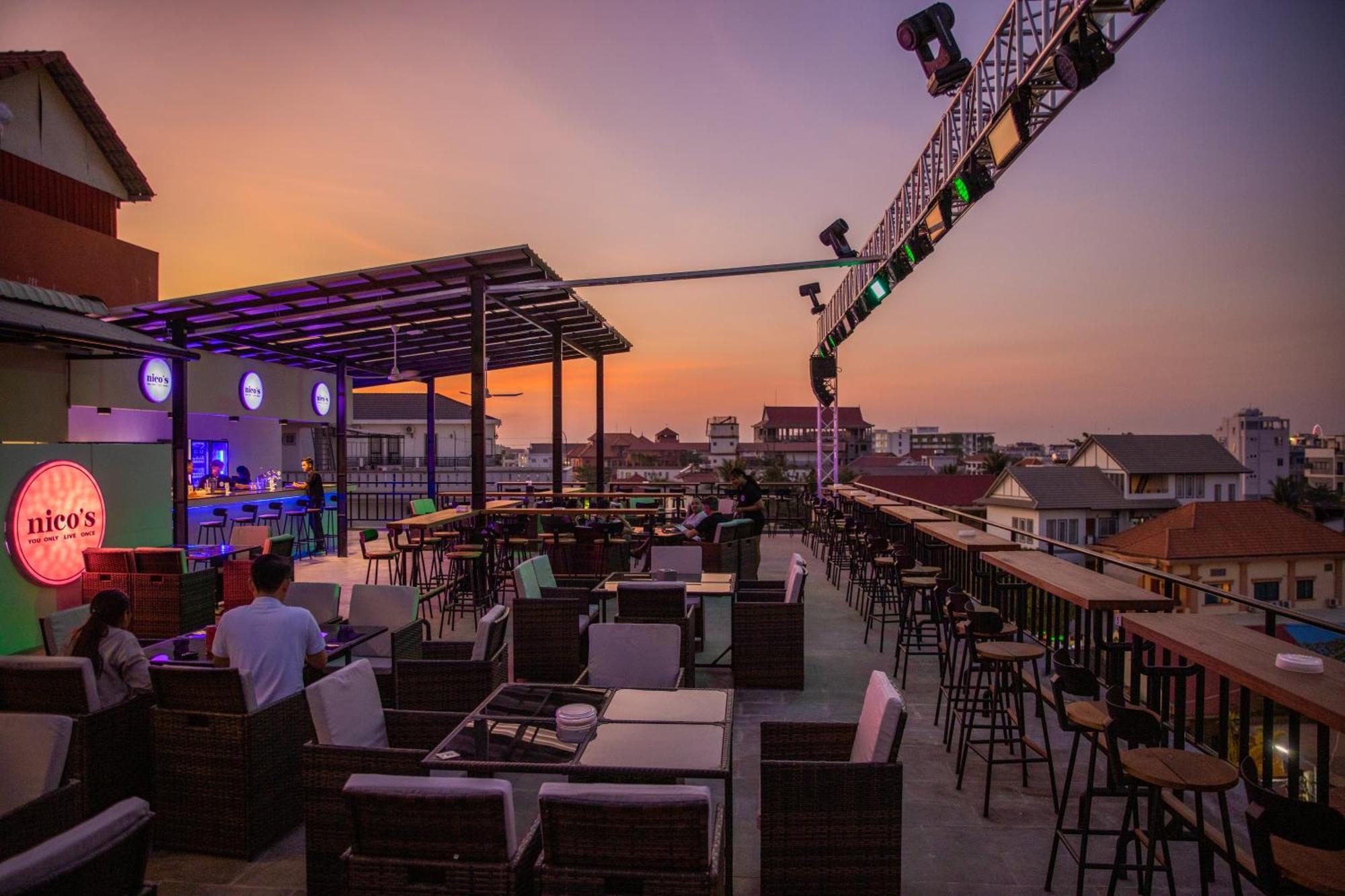 Nico'S Hotel And Skybar シェムリアップ エクステリア 写真
