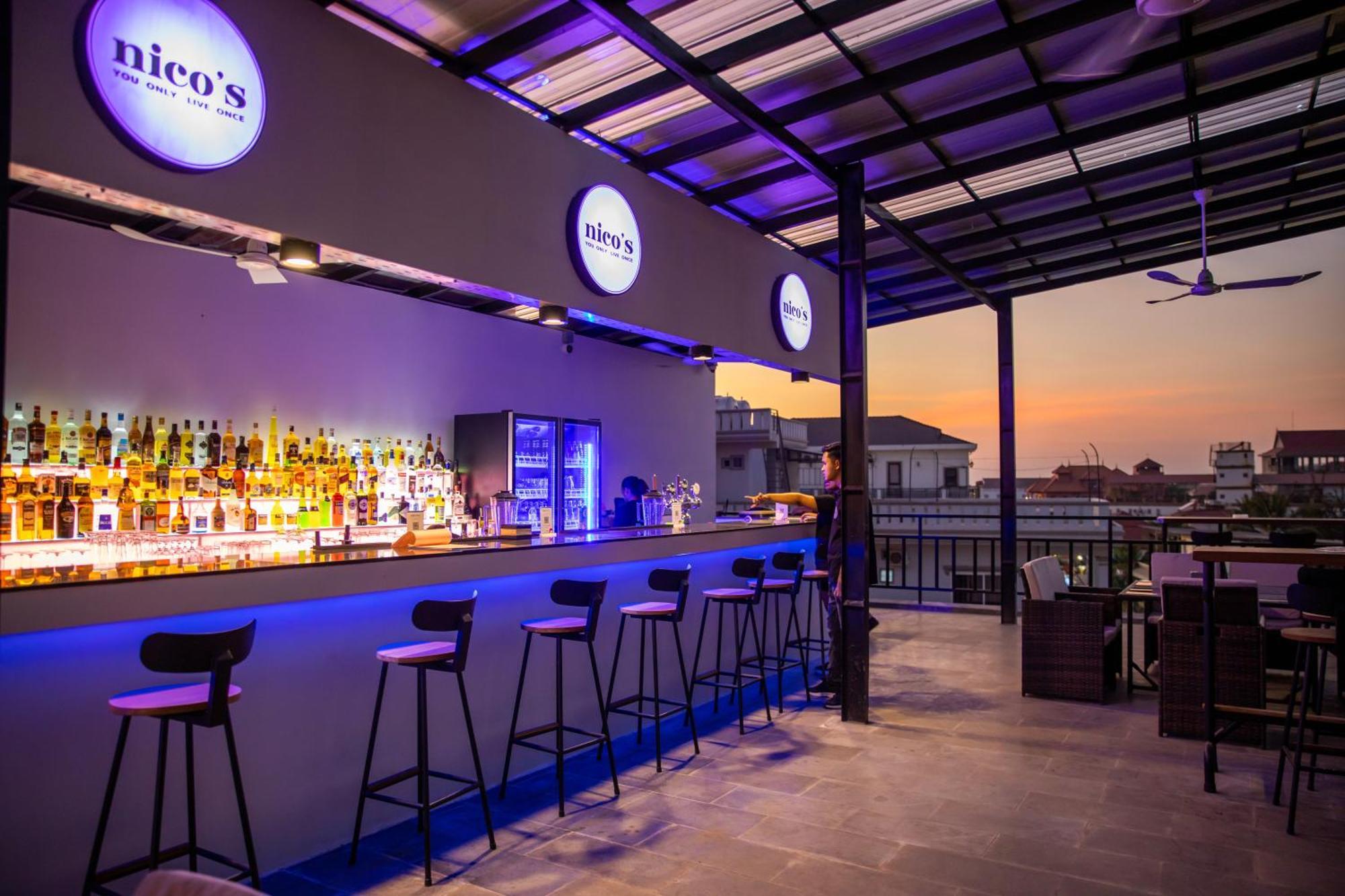 Nico'S Hotel And Skybar シェムリアップ エクステリア 写真