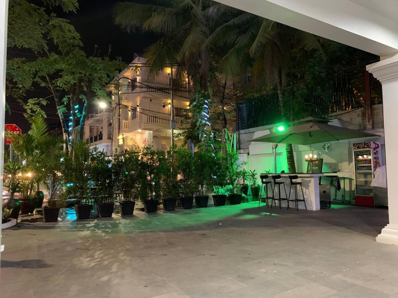 Nico'S Hotel And Skybar シェムリアップ エクステリア 写真